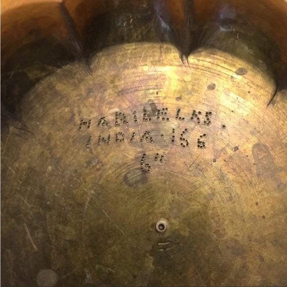 Harilela’s of India hand carved brass scalloped decorative bowl - Picture 6 of 6